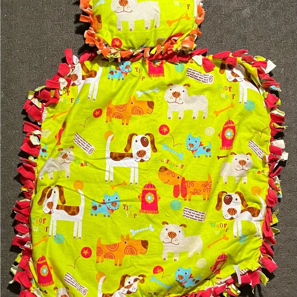 Knotted blanket & pillow